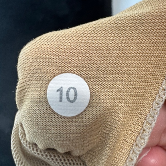 Lululemon Scoop Neck Tank Top - Picture 6 of 8